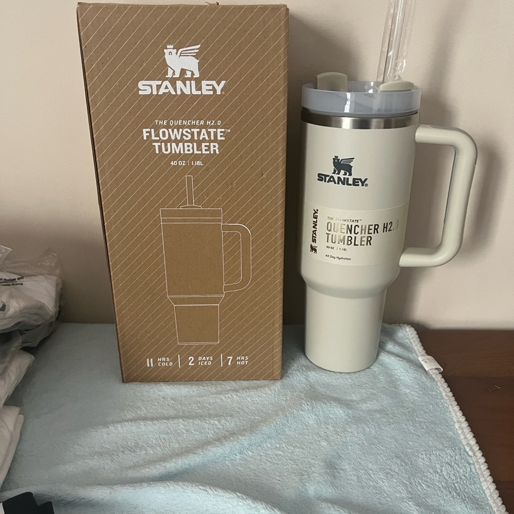 Stanley Cream FlowState Tumbler with Straw Lid 40oz